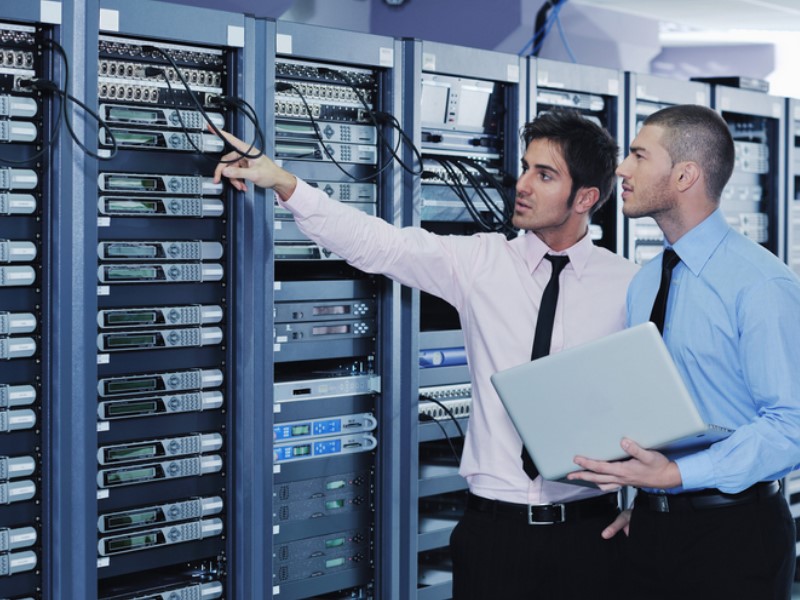 Spletni strežnik je programska in strojna oprema